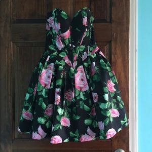 Sherri Hill Black Floral Size 2 Short Dress